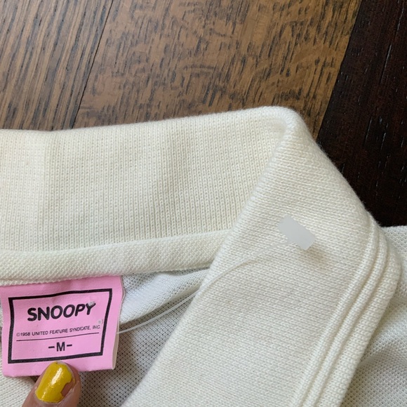 UNITED FEATURE SYNDICATE Snoopy Cream Polo Short Sleeve Men’s Size Medium NEW - Picture 8 of 12